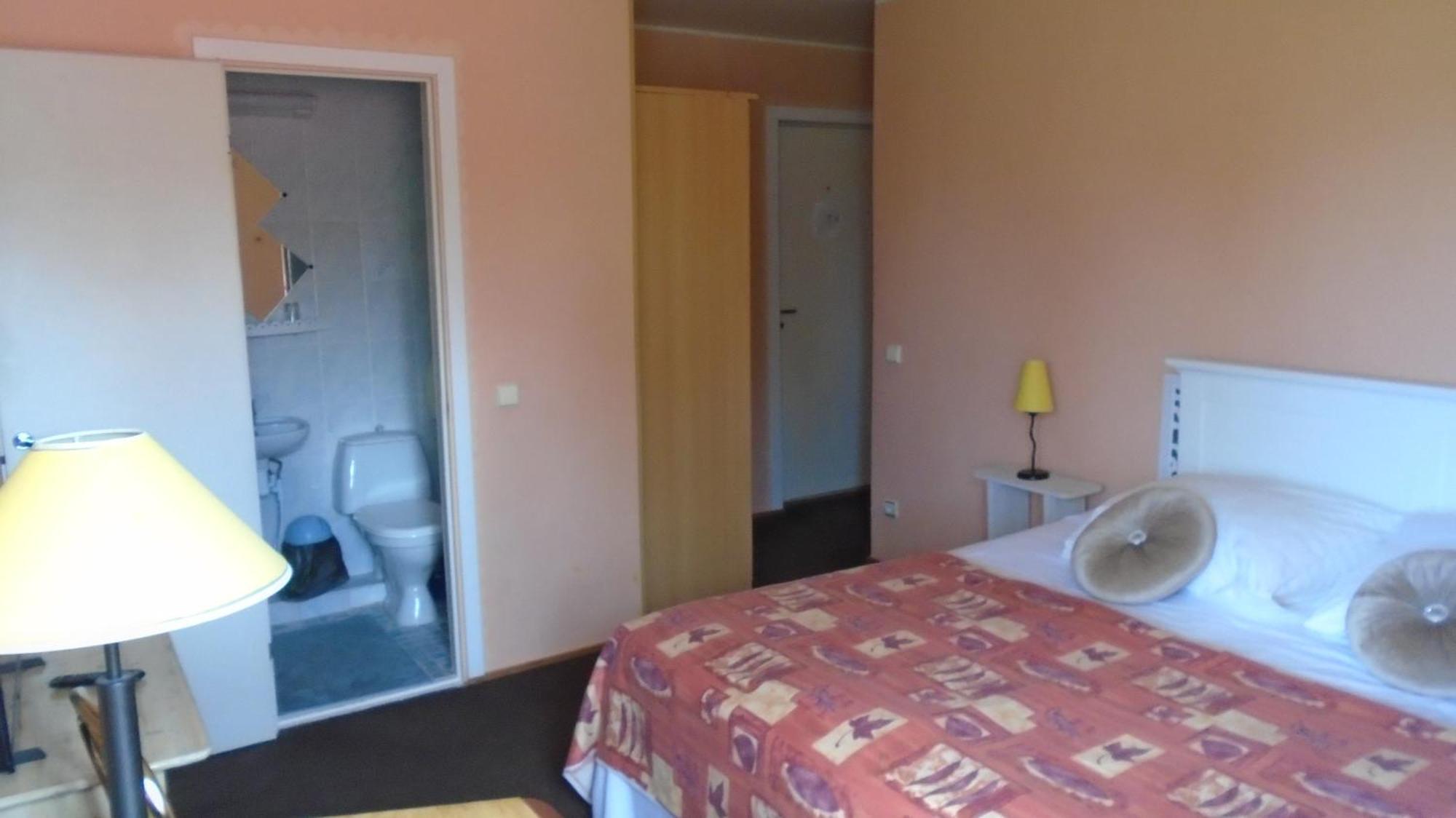Hotel Getliin Saku Exteriör bild